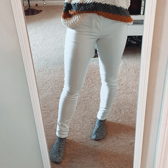 Old Navy Denim - White skinny jeans from Old Navy!